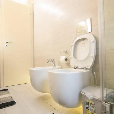 Lord's Center Apartment *