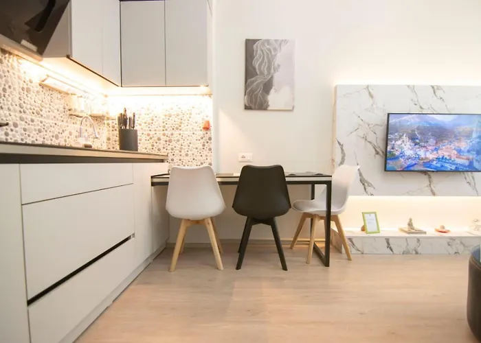 Daire Lord's Center *